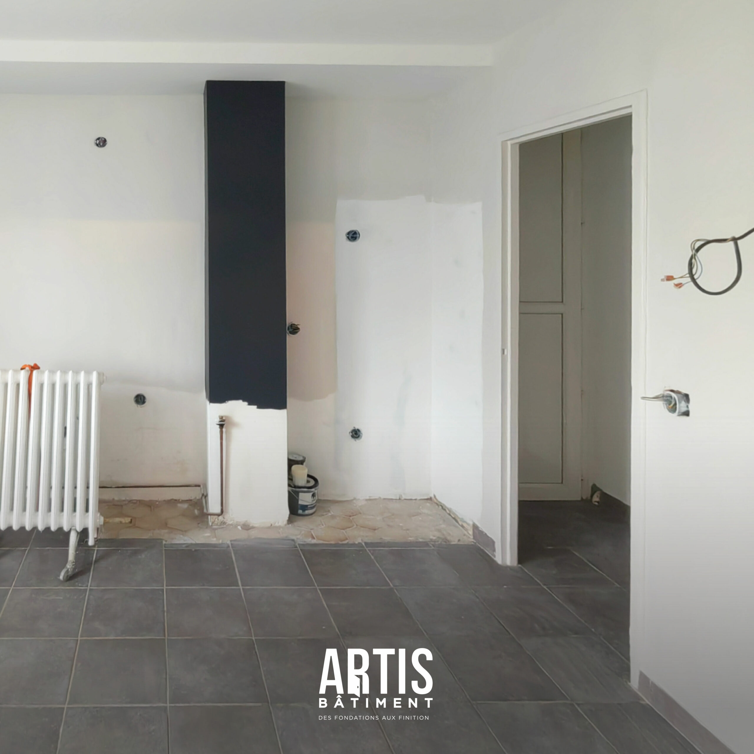 Préparation du sol et des volumes avant implantation de la cuisine.