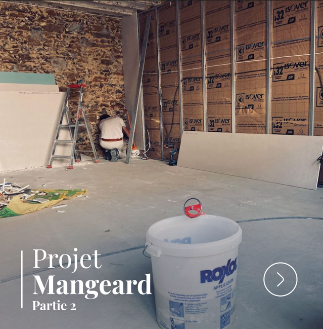 Isolation des murs avec ossature métallique et laine de verre dans un projet de rénovation intérieure.