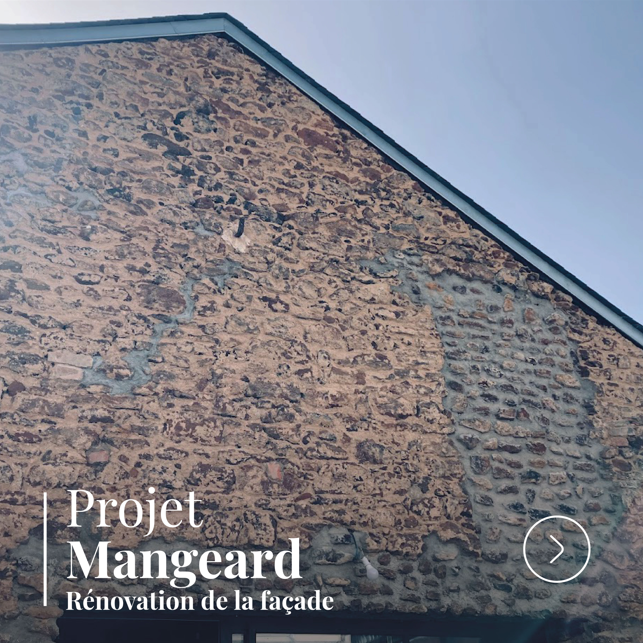 Façade en pierre ancienne avant rénovation avec enduit et reprises de maçonnerie à prévoir.