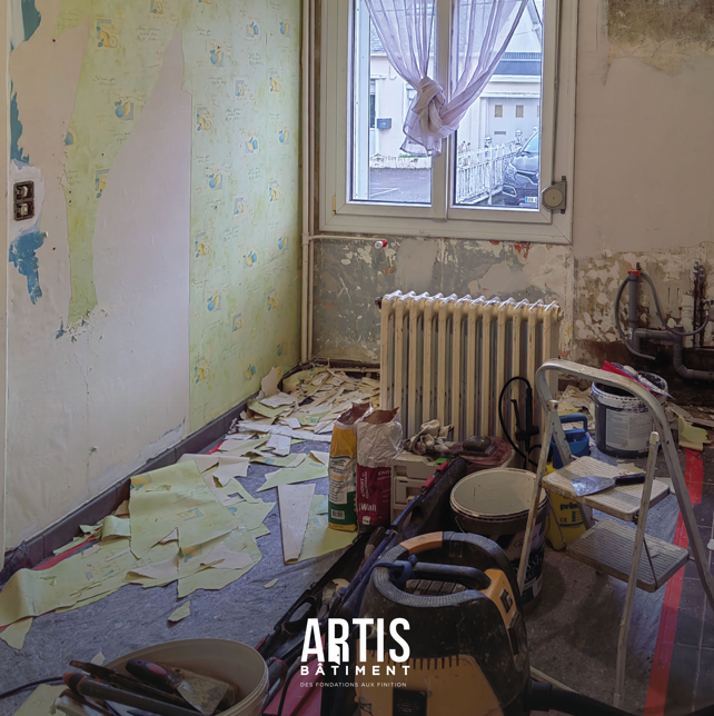 Reprise des murs en plâtrerie avant pose de la nouvelle cuisine.